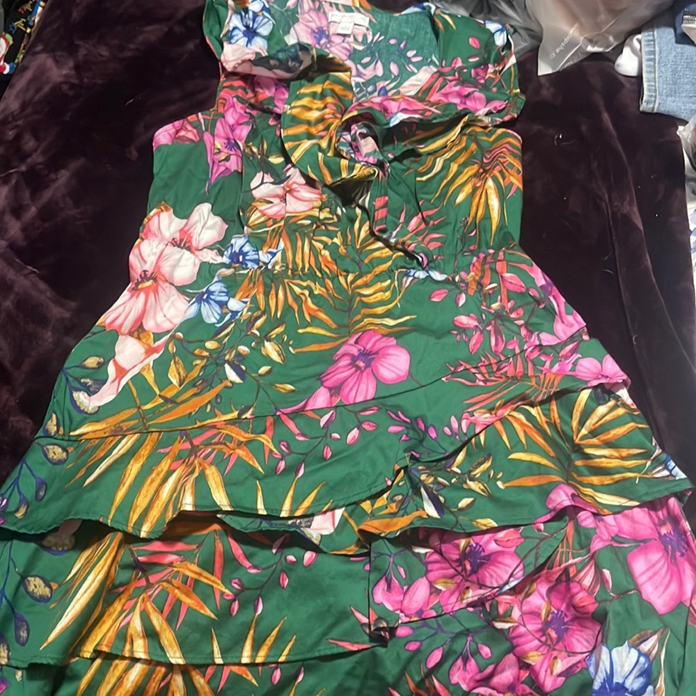 Floral New York and company summer dress. Worn once on a cruise.